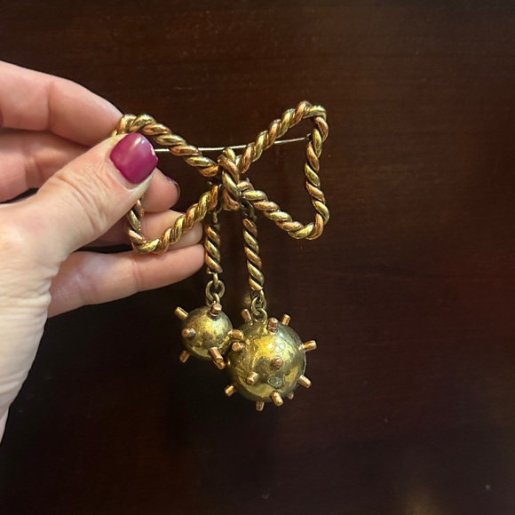 Gold-Tone Twisted Rope Brooch - Picture 2 of 5